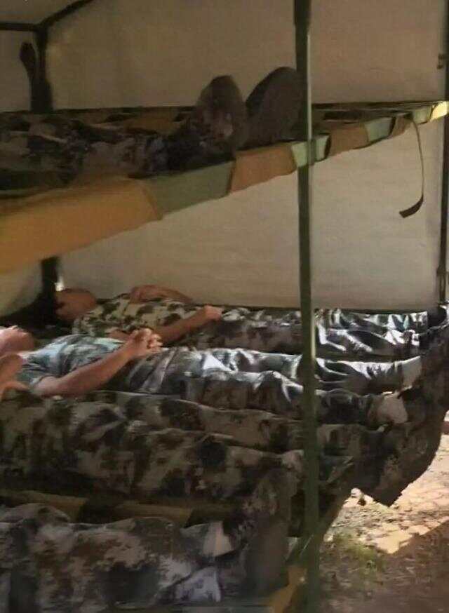 軍訓(xùn)在野外住帳篷?哈工大新生回應(yīng):體驗(yàn)項(xiàng)目不過(guò)幾分鐘:帳篷